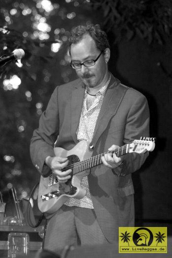 Dr. Ring Ding (D) with Soulfood International 10. This Is Ska Festival - Wasserburg, Rosslau 24. Juni 2006 (15).jpg